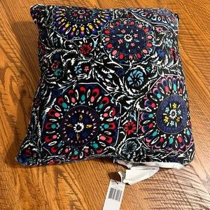 LAST ONE❗️NWT Vera Bradley Decorative throw pillow Stained Glass Medallion 🎄🎁